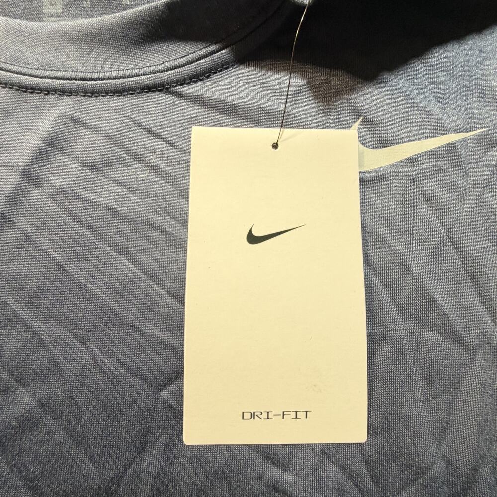 Nike THE NIKE TEE Shortsleeve Top Men Sz Medium Black Brand New - Picture 4 of 10